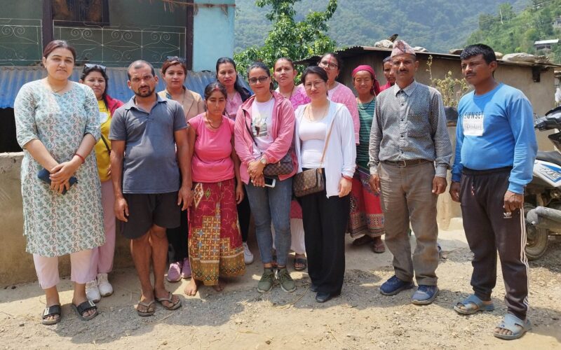 क्यान्सर पिडित बालिकालाई बुहारी संघको सहयोग