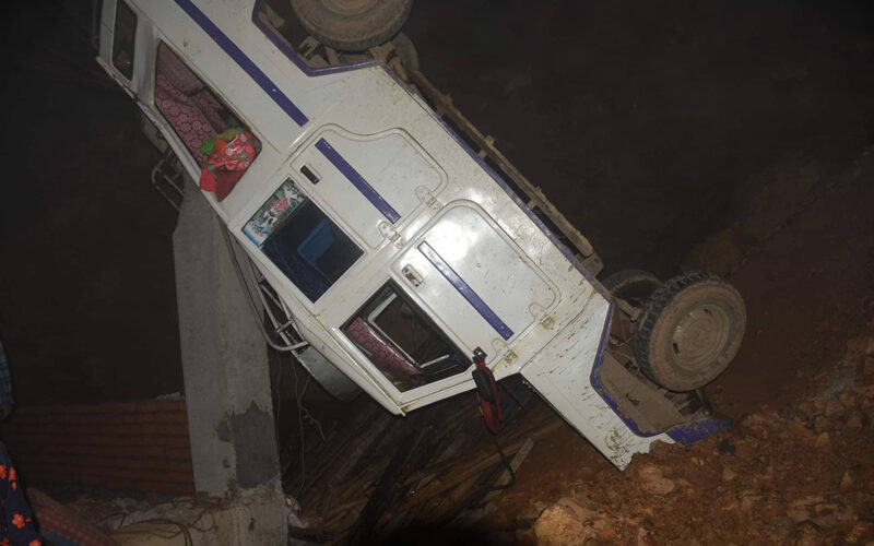 डडेल्धुरामा जिप दुर्घटनामा परि ९ जना घाइते